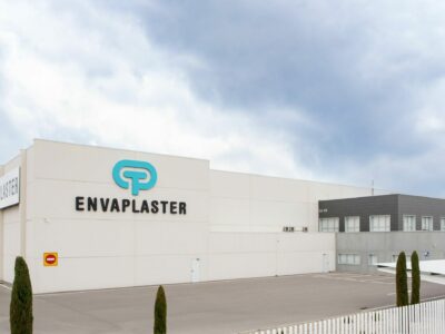 Envaplaster, empresa navarra dedicada a la fabricación de envases sostenibles, adquiere Sarabia Pack